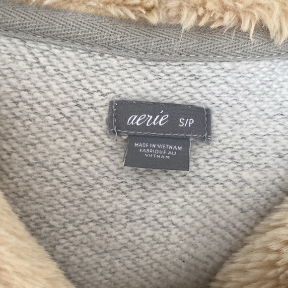 aerie Hoodie. Small. Fleece lined hood and front pocket. Gray - Picture 4 of 12